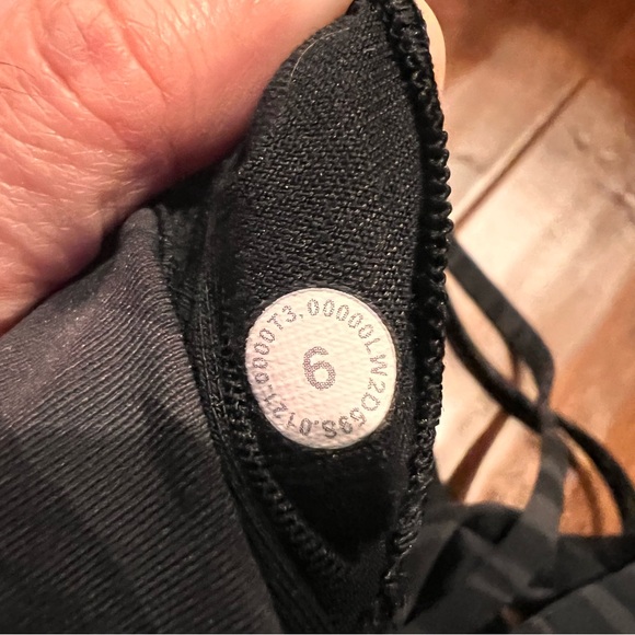 Lululemon Energy Bra Long Line Size 6 - Picture 5 of 5